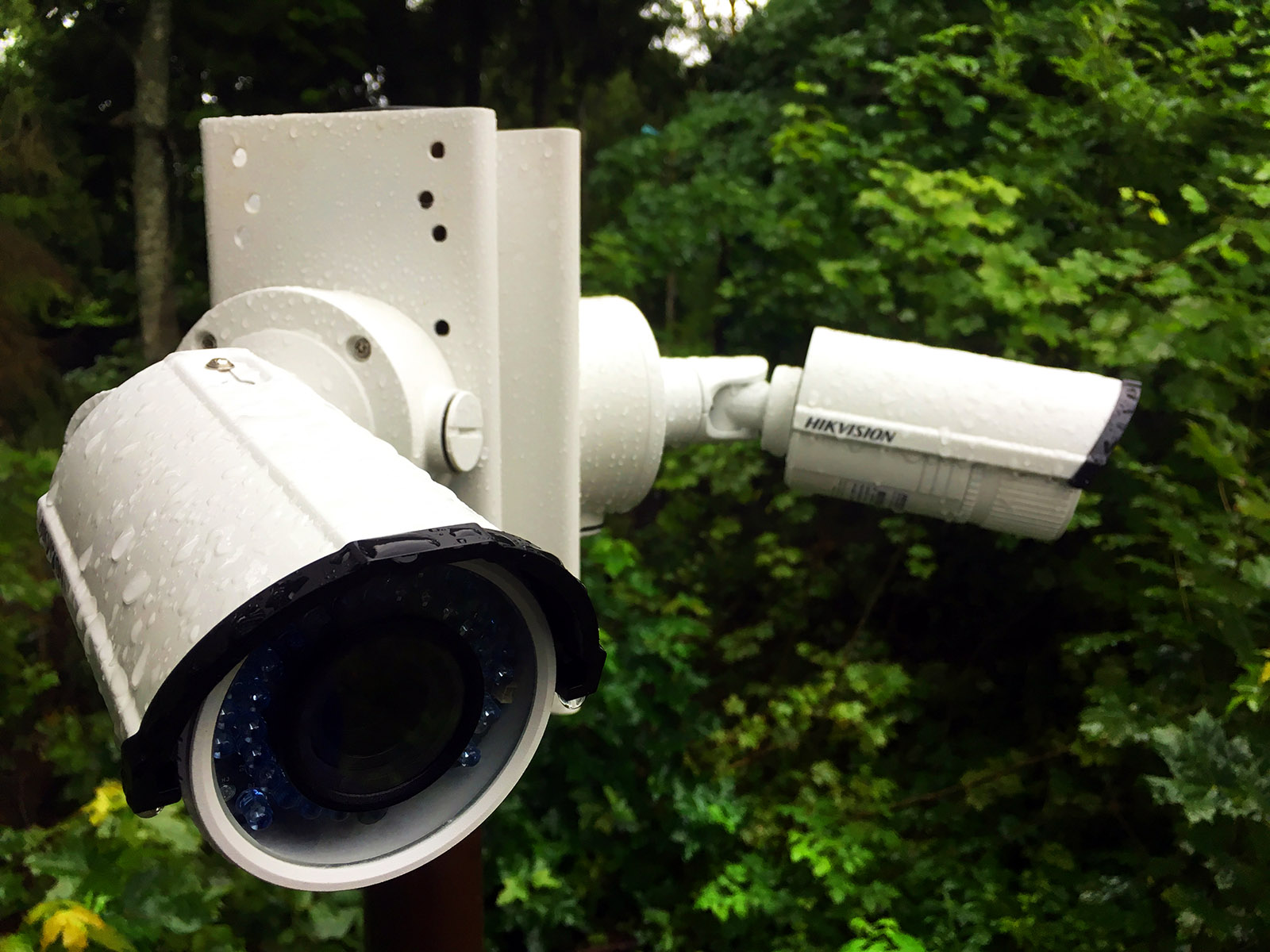 Камера видеонаблюдения. Видеокамера для дачи. Миниатюрная камера видеонаблюдения. Камеры видеонаблюдения Сочи.